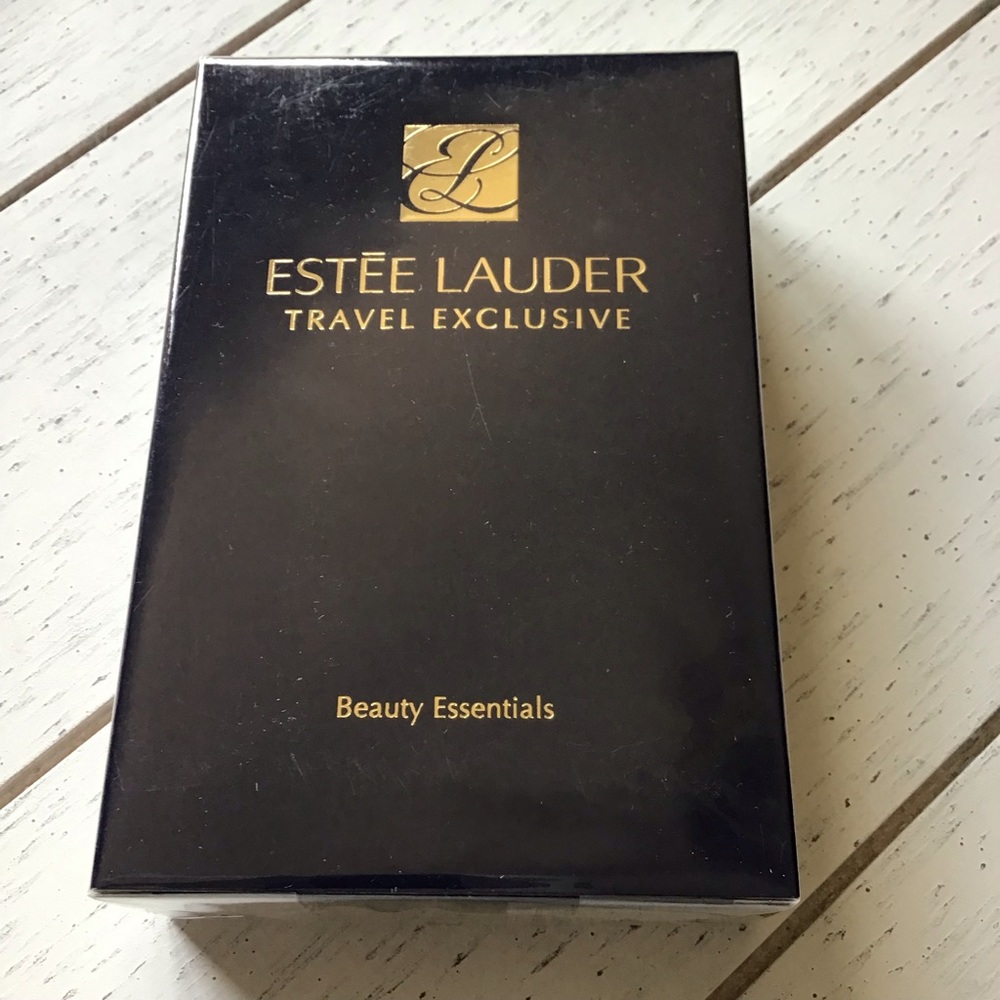 Estée Lauder Travel Exclusive Beauty Essential